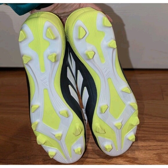 Athletic_Shoes